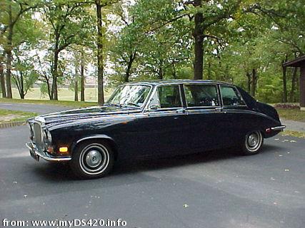 Dark blue limo 1 (40kB)