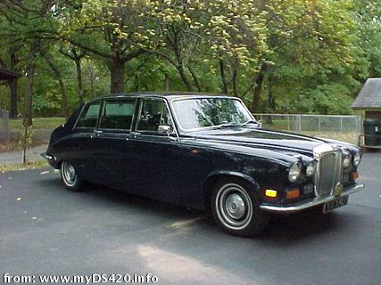 Dark blue limo 2 (34kB)